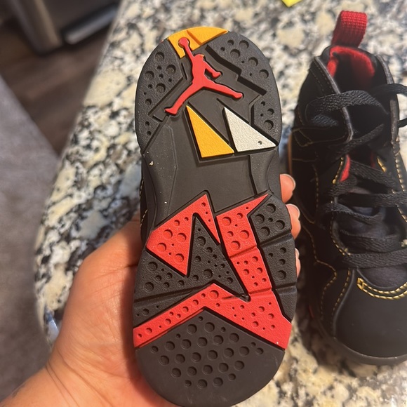 “Citrus 2022” Jordan 7s - Picture 2 of 5